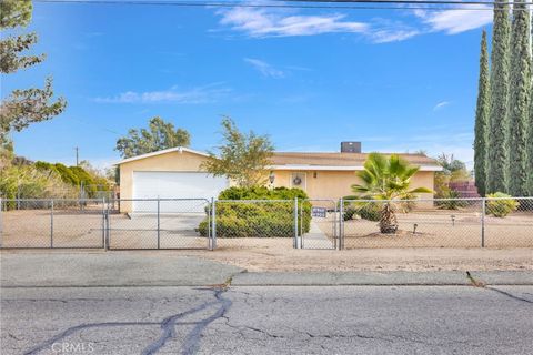 Photo of 11121 Oakwood Ave, Hesperia, CA 92345 (MLS # HD25270475)