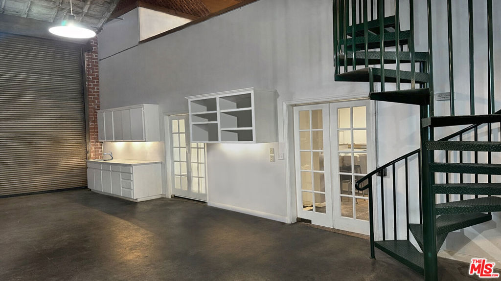 915 S Alta Vista Avenue