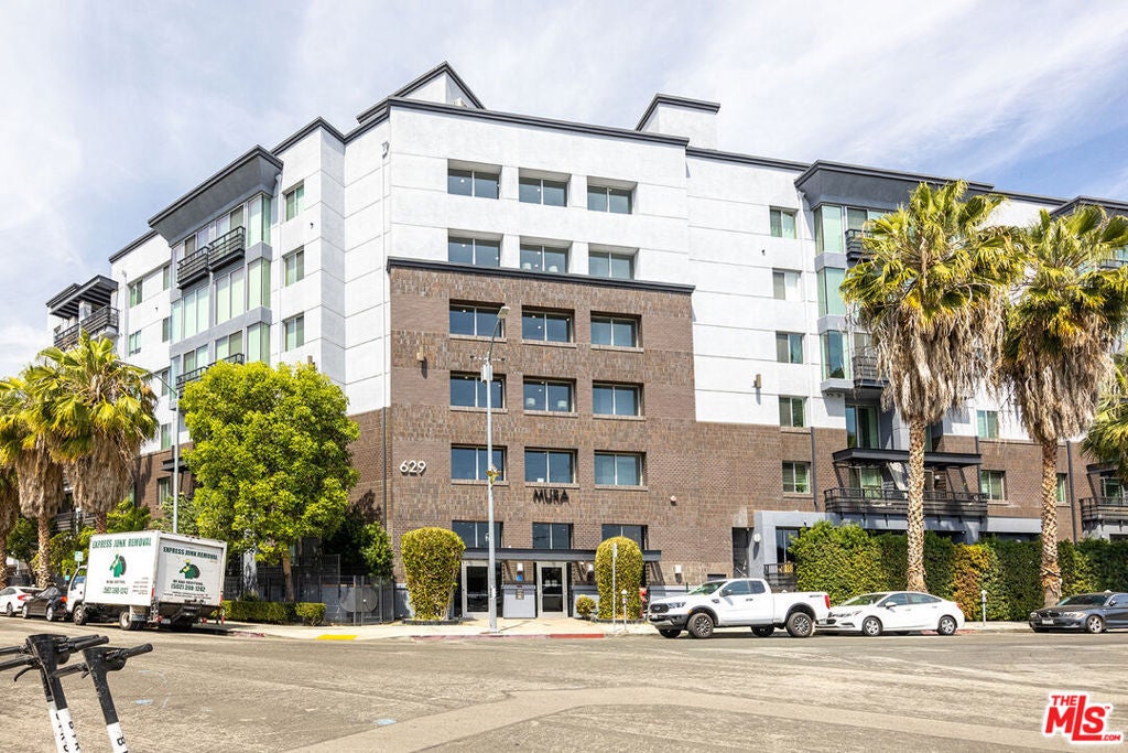 629 E Traction Avenue 442