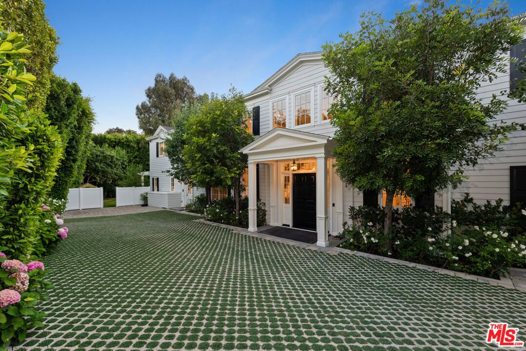 Photo of 491 N Tigertail Road, Los Angeles, CA 90049 (MLS # 26657883)