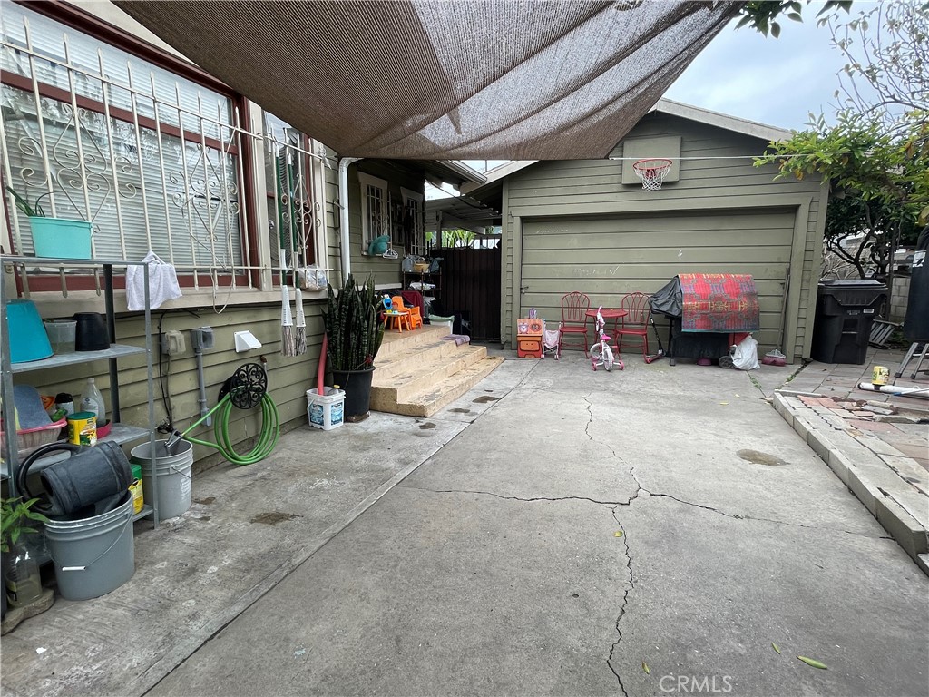 1230 East E 8th