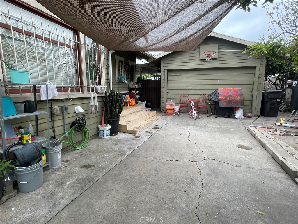 1230 East E 8th