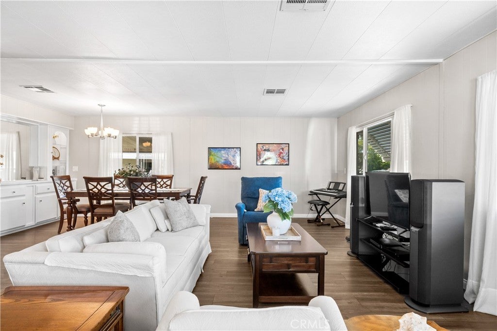 3762 Lake Crest