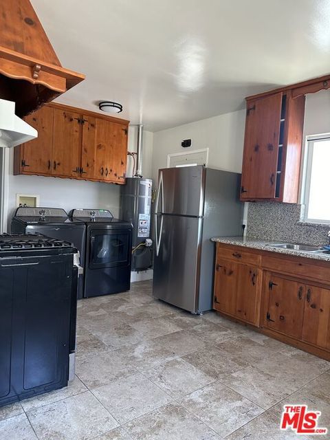 Photo of 22525 Del Valle Street #c, Woodland Hills, CA 91364 (MLS # 25595673)