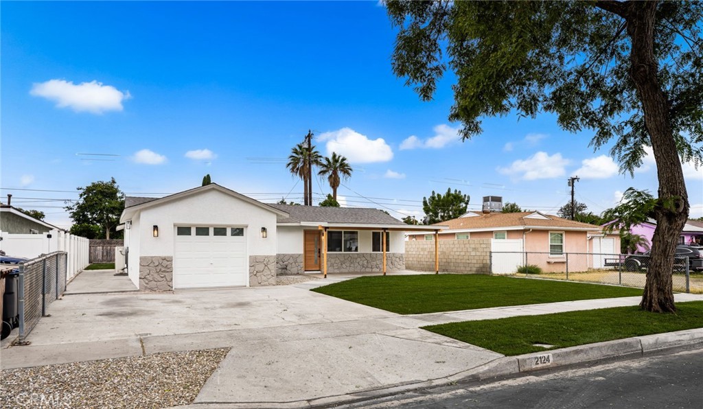 2124 W Flower Avenue