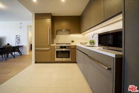 Photo of 889 Francisco Street #2610, Los Angeles, CA 90017 (MLS # 26104377)