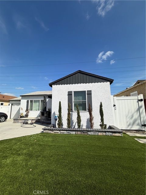 Photo of 6162 Eastbrook Ave, Lakewood, CA 90713 (MLS # CV26091142)