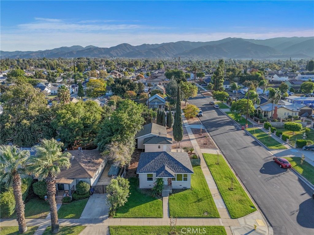 Photo of 224 W Kendall St, Corona, CA 92882 (MLS # IV25242483)