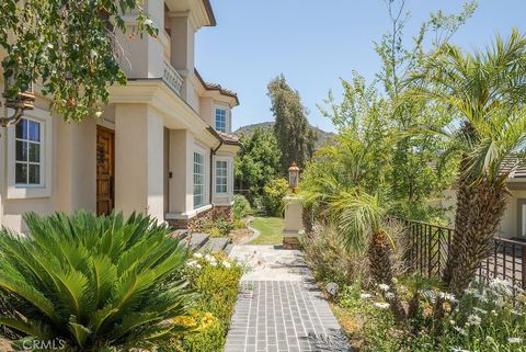 Photo of 1562 Arundle Pl, Glendale, CA 91206 (MLS # WS26009075)