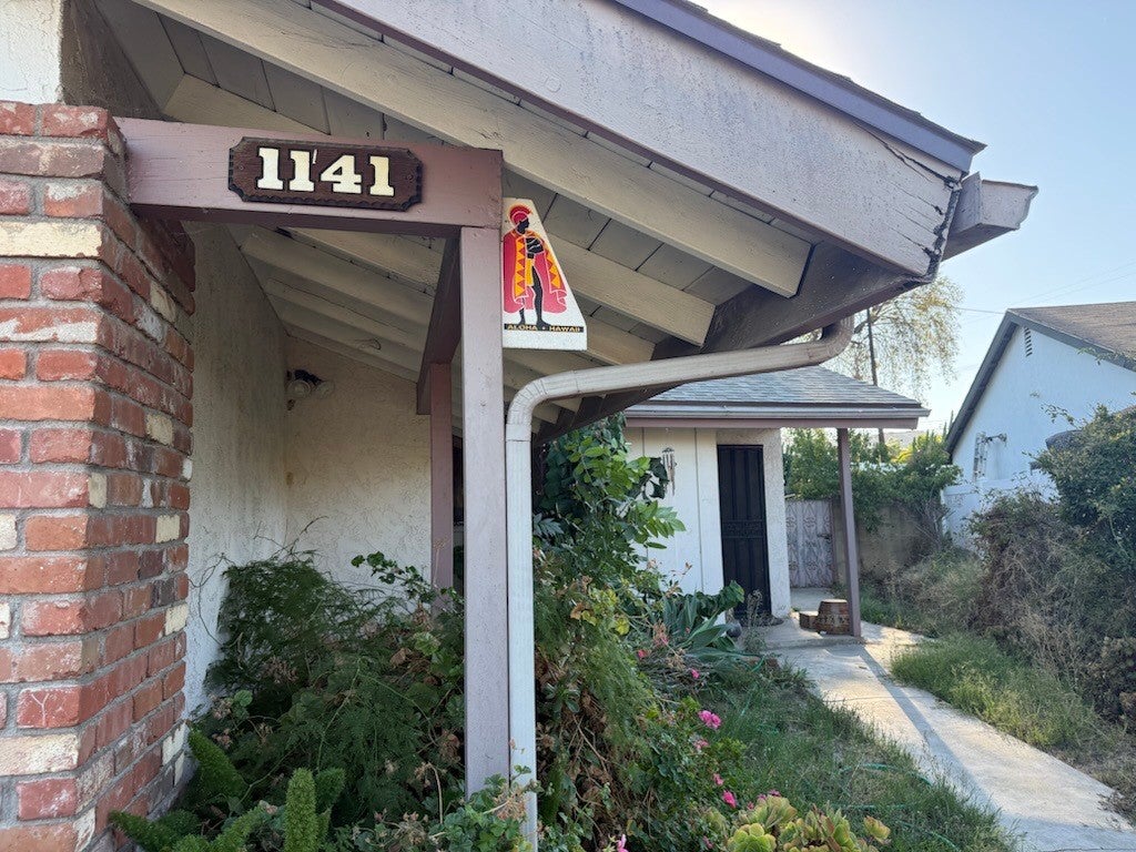 1141 Angelcrest DR