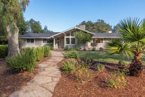 Photo of 27696 Vogue Court, Los Altos Hills, CA 94022 (MLS # ML82028118)