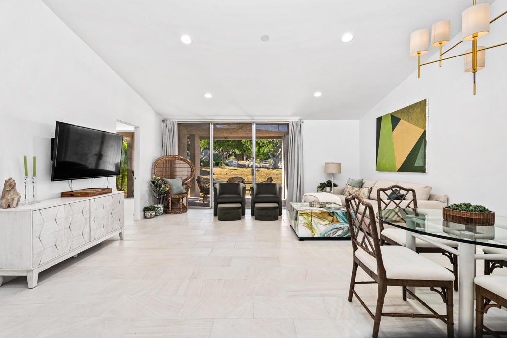 48885 Mariposa Drive