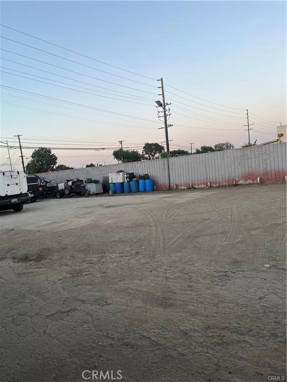 1498 W Compton