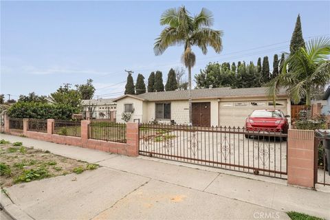 Photo of 1326 S Marine St, Santa Ana, CA 92704 (MLS # SR26019507)
