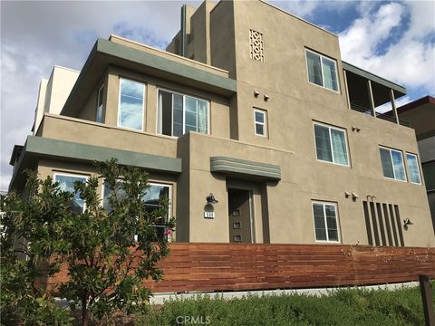 608 Cultivate Irvine CA 92618