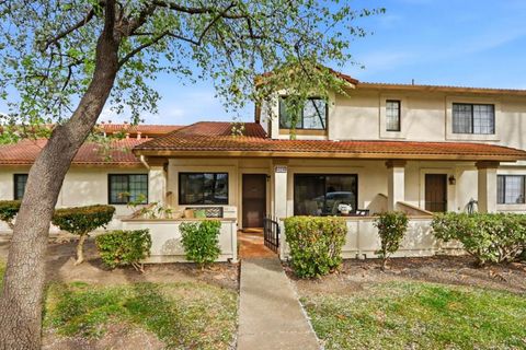 Photo of 428 Colony Cove Drive, San Jose, CA 95123 (MLS # ML82034617)