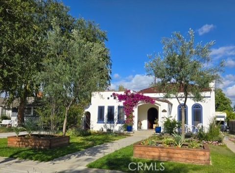 Photo of 2421 Oakmont AVE, Santa Ana, CA 92706 (MLS # PW26113935)