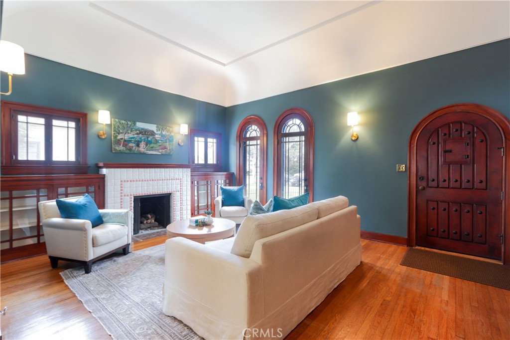 2421 Oakmont