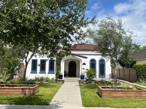 Photo of 2421 Oakmont AVE, Santa Ana, CA 92706 (MLS # PW26113935)