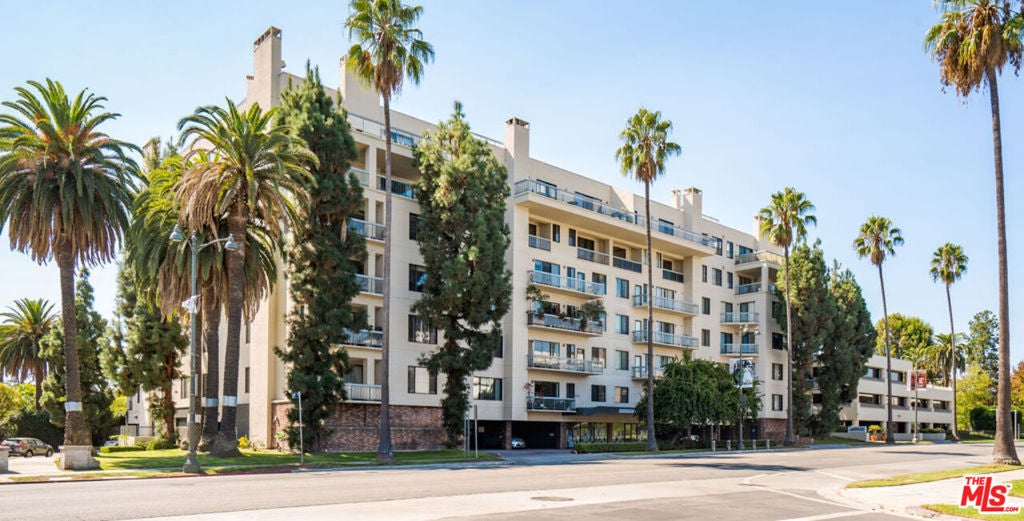 4460 Wilshire Boulevard 207