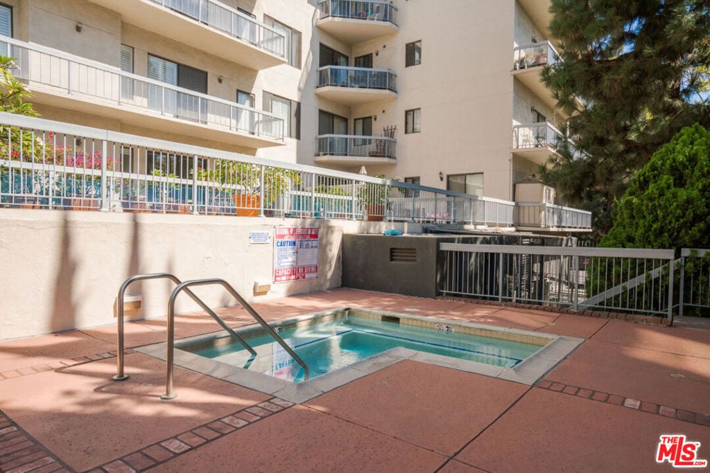 4460 Wilshire Boulevard 207