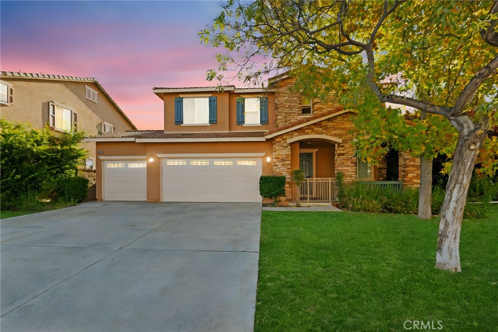 Main image without alt text