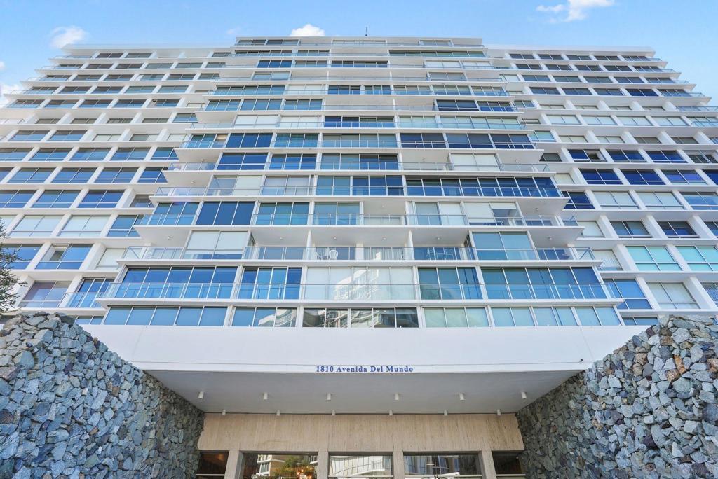 1810 Avenida del Mundo 703