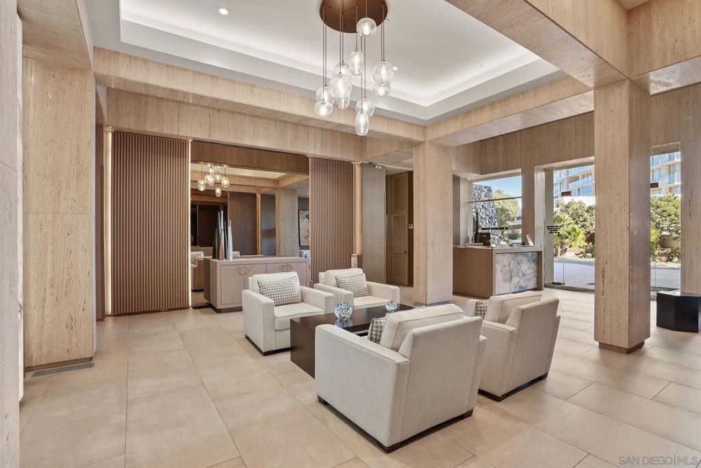 1810 Avenida del Mundo 703