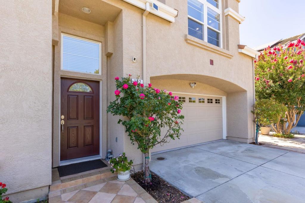102 Triana Way