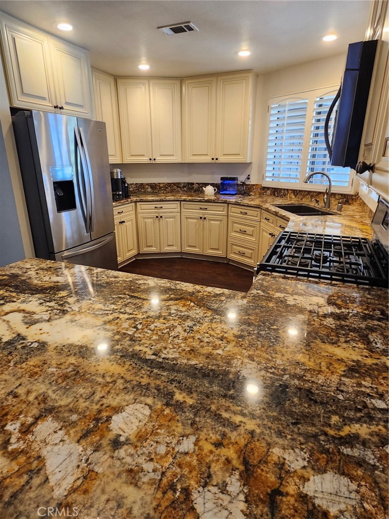 10961 Desert Lawn Drive 114
