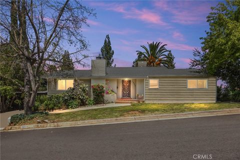 Photo of 1327 Monterey Street, Redlands, CA 92373 (MLS # IG25189252)