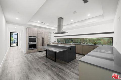 Photo of 1613 S Wooster Street, Los Angeles, CA 90035 (MLS # 25628691)