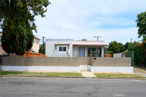 Photo of 12126 Ainsworth St ST, Los Angeles, CA 90044 (MLS # DW26177179)