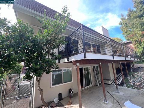 Photo of 7672 Surrey Ln, Oakland, CA 94605 (MLS # 41128549)