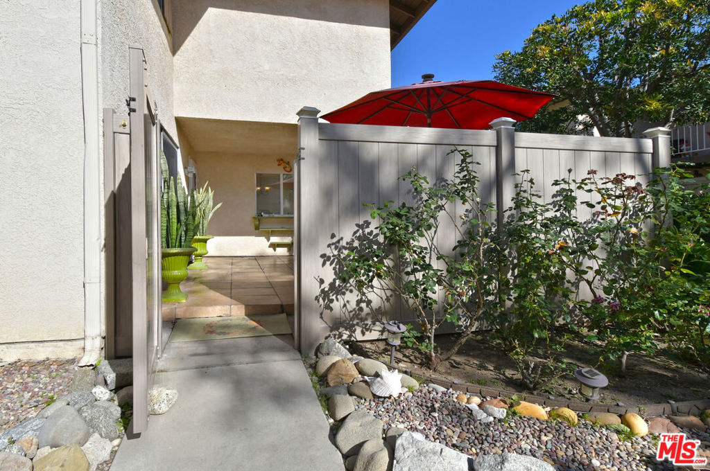 10341 Canoga Avenue 22