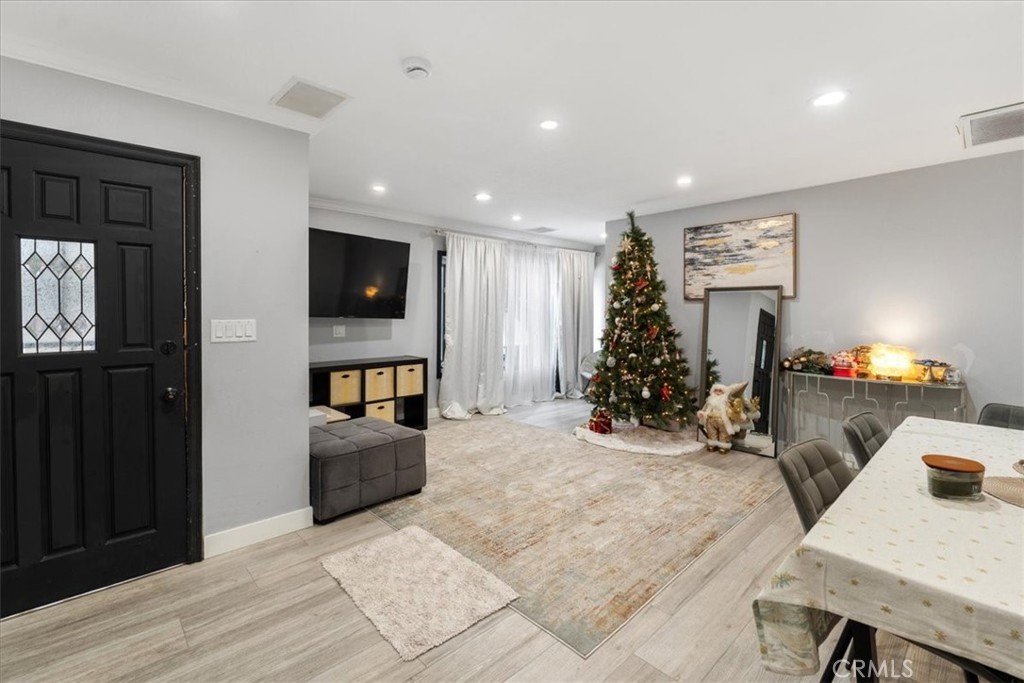 Properties 4 19010 Ingomar Street