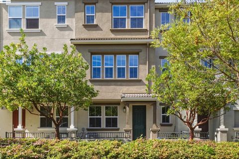 Photo of 2305 Gibbons St St, Hayward, CA 94541 (MLS # 41128499)