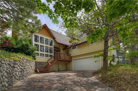 Photo of 1078 Sandalwood Dr, Lake Arrowhead, CA 92352 (MLS # IG26082292)
