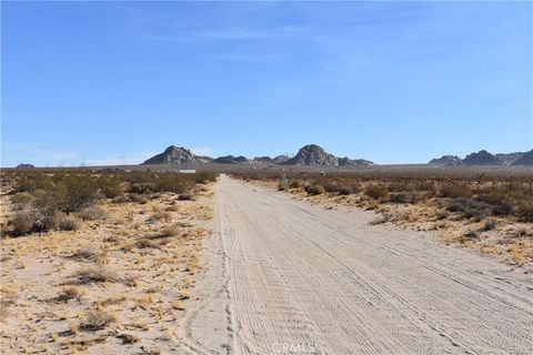 Photo of 1 Hobart Rd & Camp Rock, Lucerne Valley, CA 92356 (MLS # SR25223228)