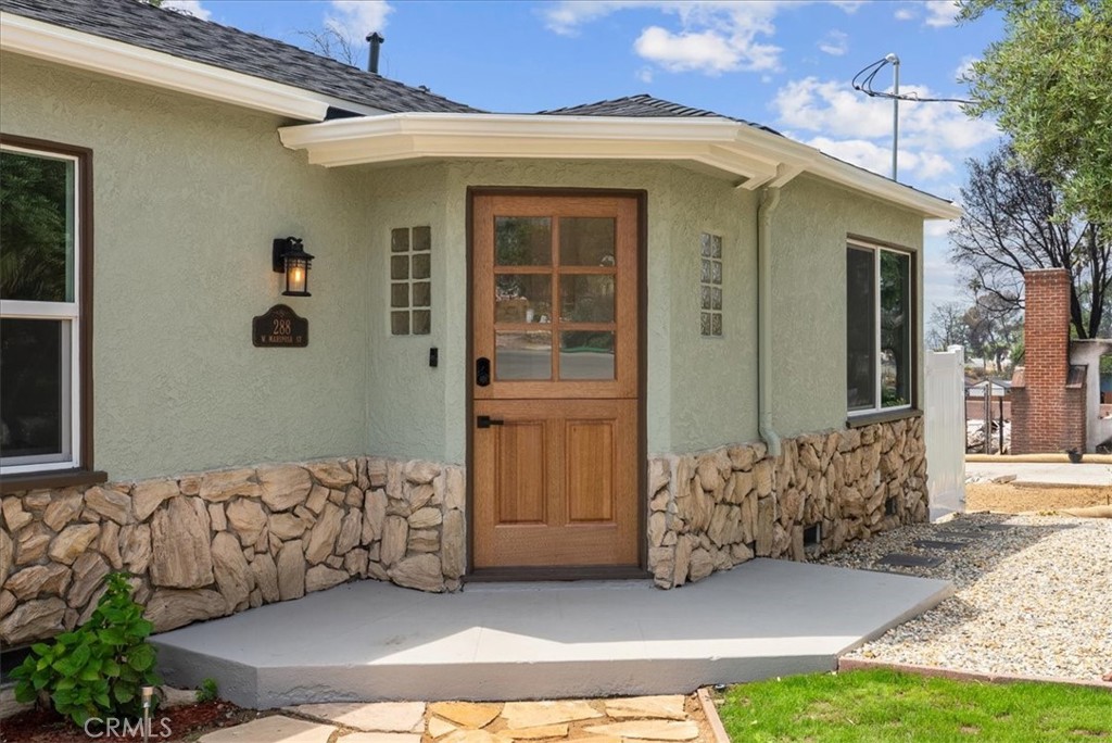 288 W Mariposa Street