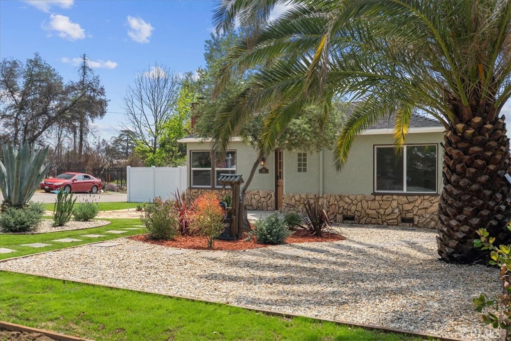 288 W Mariposa Street