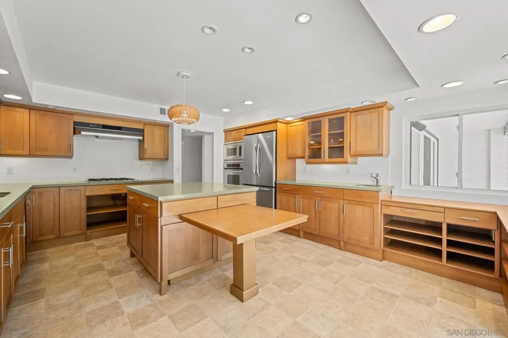 La Jolla, California 92037, United States, 4 Bedrooms Bedrooms, ,4 BathroomsBathrooms,Residential,Active,208608