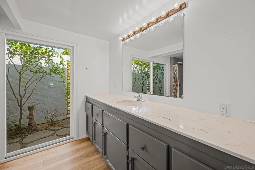 La Jolla, California 92037, United States, 4 Bedrooms Bedrooms, ,4 BathroomsBathrooms,Residential,Active,208608