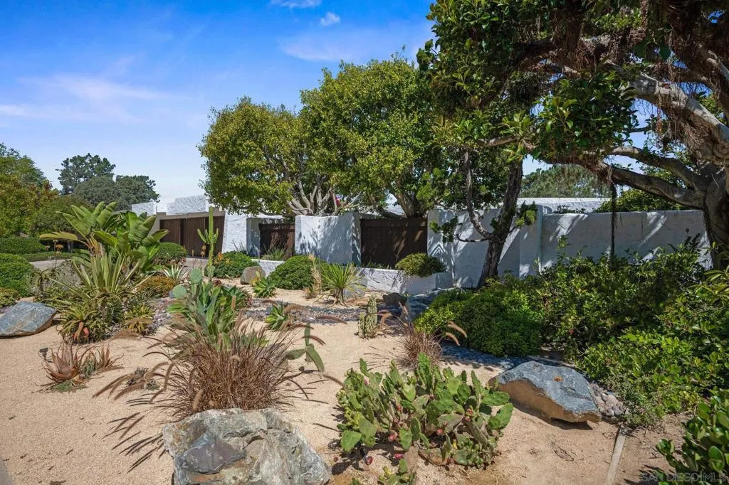 La Jolla, California 92037, United States, 4 Bedrooms Bedrooms, ,4 BathroomsBathrooms,Residential,Active,208608