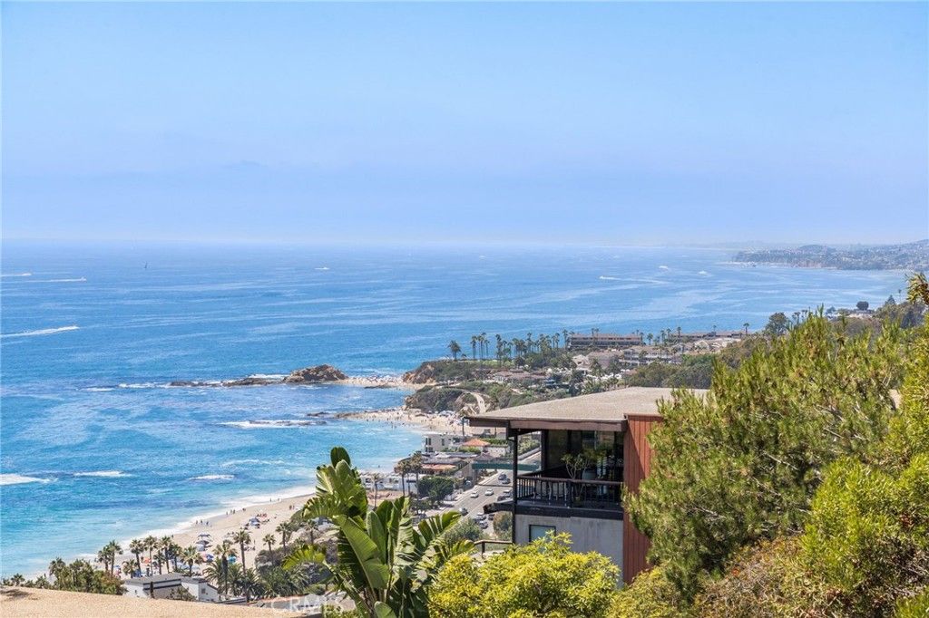 Photo of 31272 Ceanothus Drive, Laguna Beach, CA 92651 (MLS # LG26040992)