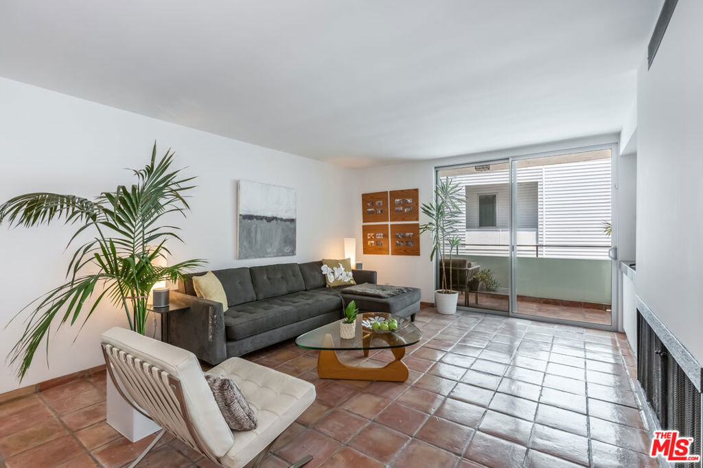 1010 N Kings Road 308