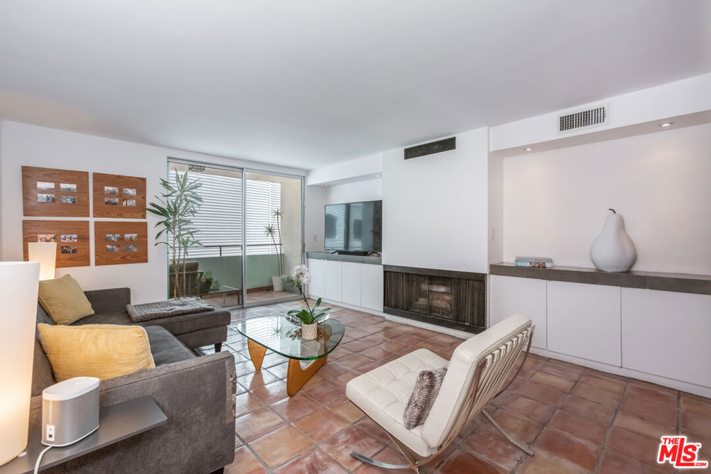 1010 N Kings Road 308