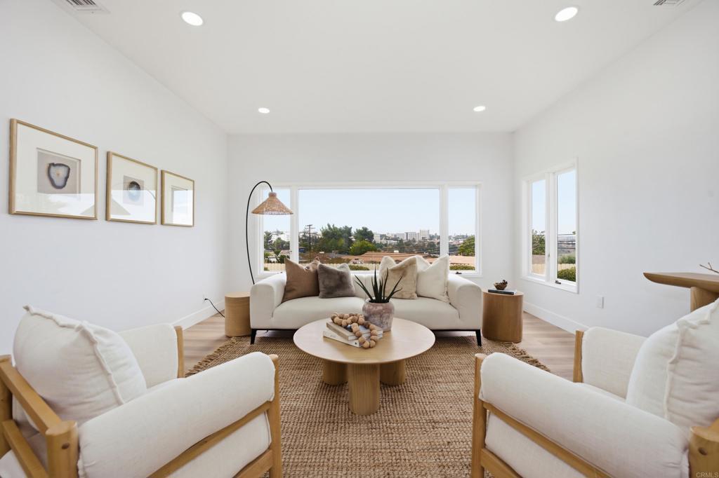 6111 Del Cerro Boulevard