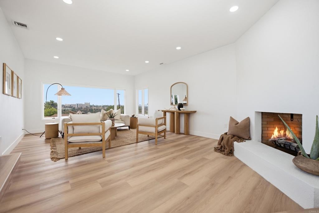 6111 Del Cerro Boulevard