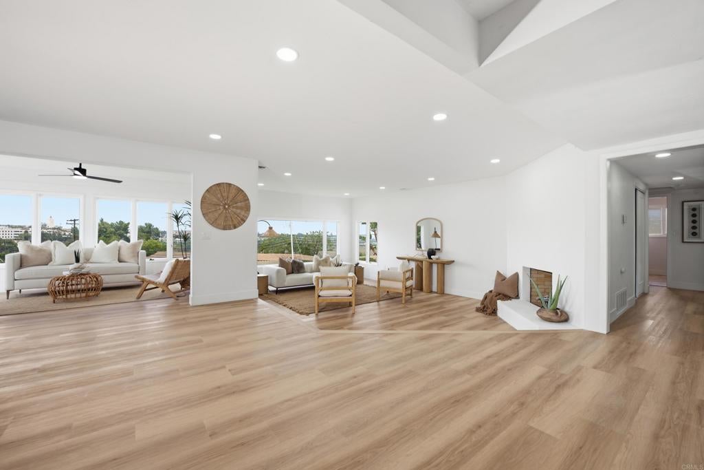 6111 Del Cerro Boulevard